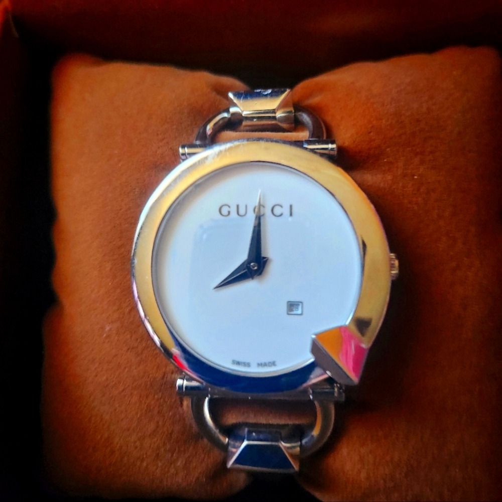 Gucci stainless steel 122 series Mother-of-Pearl Dial date Women's watch